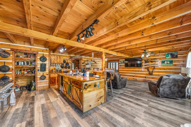 13546 Campbellsville Rd, Lynnville, TN 38472