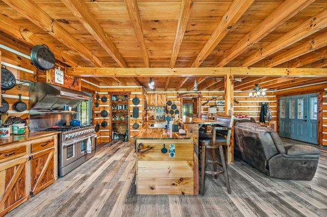 13546 Campbellsville Rd, Lynnville, TN 38472