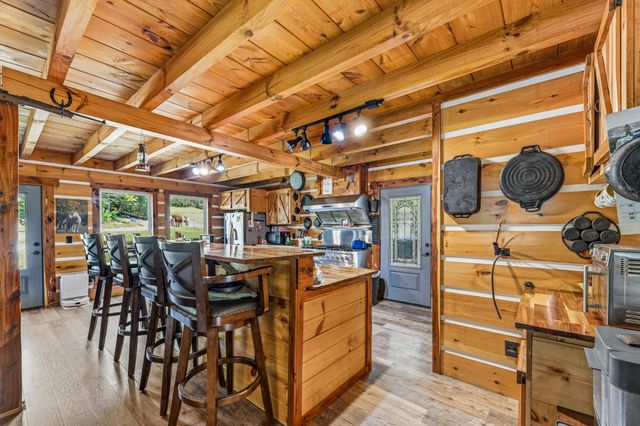 13546 Campbellsville Rd, Lynnville, TN 38472