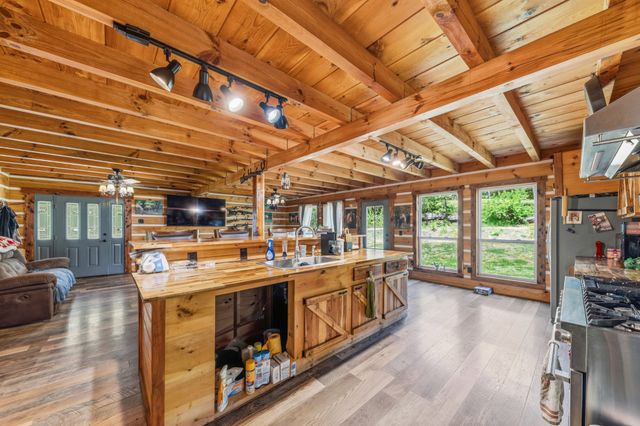 13546 Campbellsville Rd, Lynnville, TN 38472