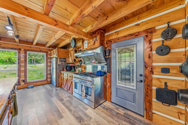 13546 Campbellsville Rd, Lynnville, TN 38472