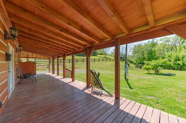 13546 Campbellsville Rd, Lynnville, TN 38472