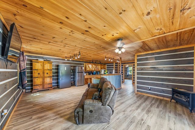 13546 Campbellsville Rd, Lynnville, TN 38472