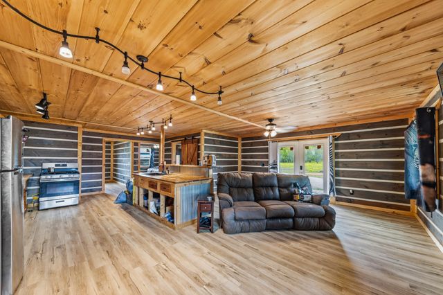 13546 Campbellsville Rd, Lynnville, TN 38472
