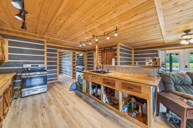 13546 Campbellsville Rd, Lynnville, TN 38472