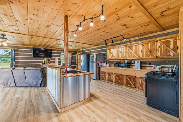 13546 Campbellsville Rd, Lynnville, TN 38472