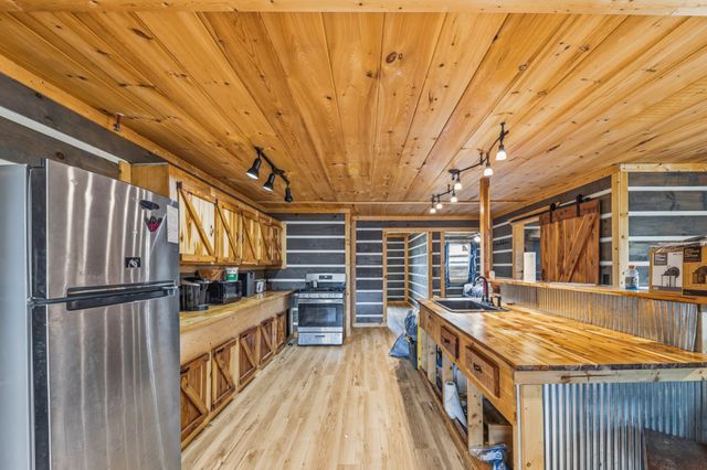 13546 Campbellsville Rd, Lynnville, TN 38472
