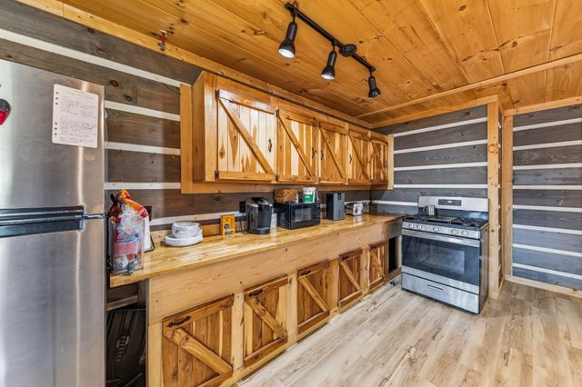 13546 Campbellsville Rd, Lynnville, TN 38472