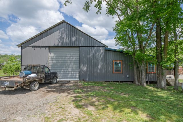 13546 Campbellsville Rd, Lynnville, TN 38472
