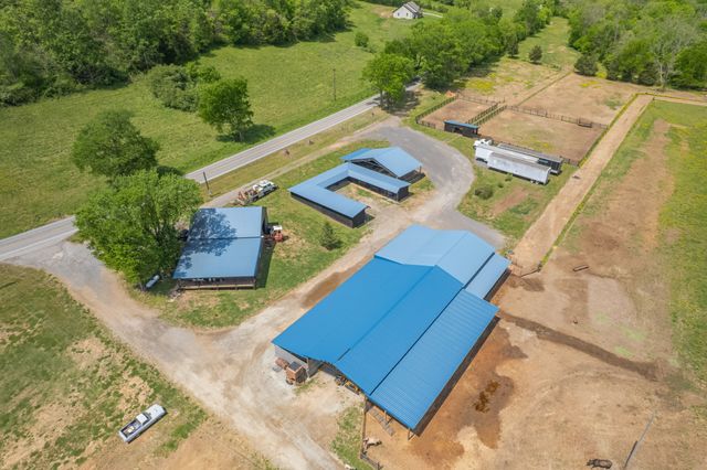 13546 Campbellsville Rd, Lynnville, TN 38472