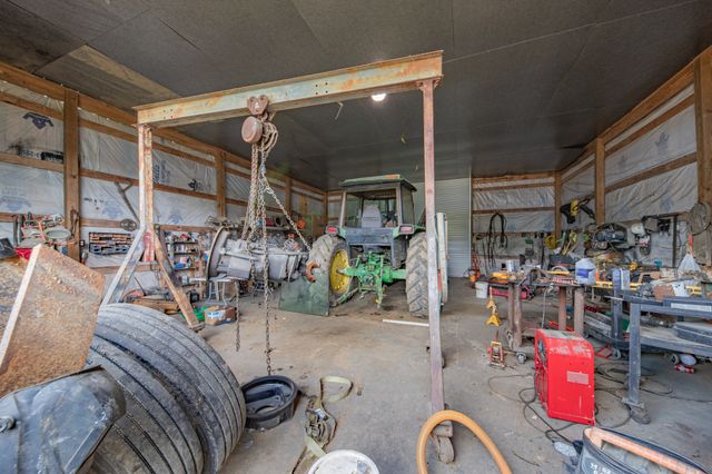 13546 Campbellsville Rd, Lynnville, TN 38472