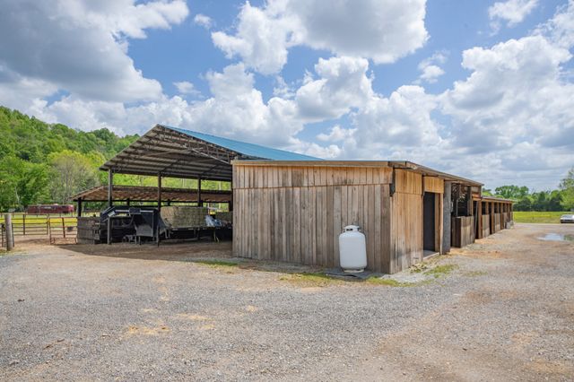 13546 Campbellsville Rd, Lynnville, TN 38472