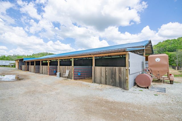 13546 Campbellsville Rd, Lynnville, TN 38472