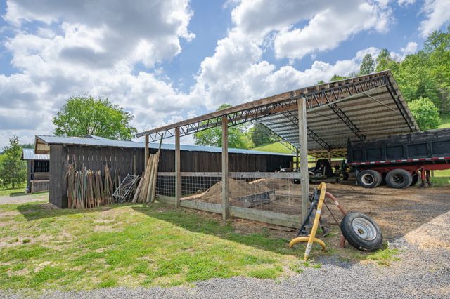 13546 Campbellsville Rd, Lynnville, TN 38472