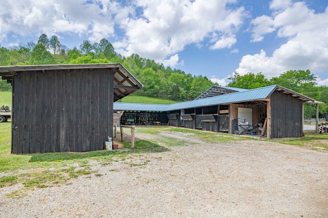13546 Campbellsville Rd, Lynnville, TN 38472