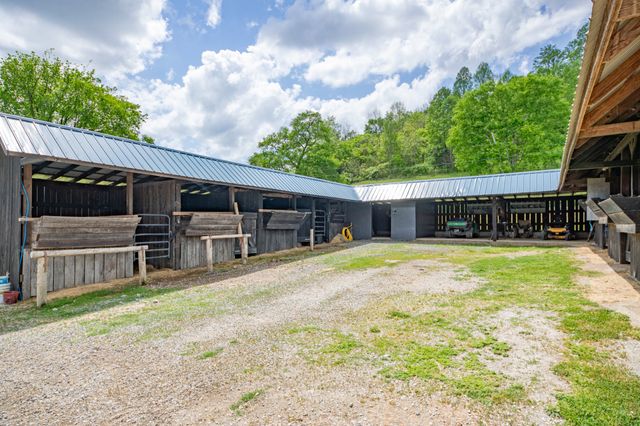 13546 Campbellsville Rd, Lynnville, TN 38472