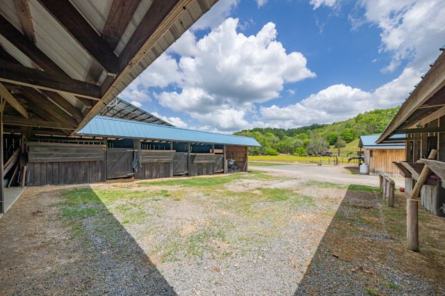 13546 Campbellsville Rd, Lynnville, TN 38472