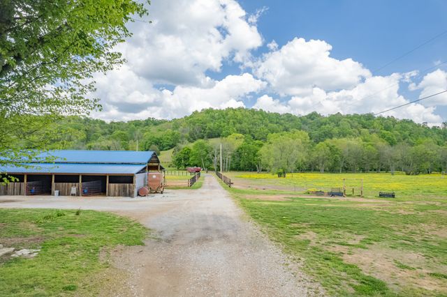 13546 Campbellsville Rd, Lynnville, TN 38472