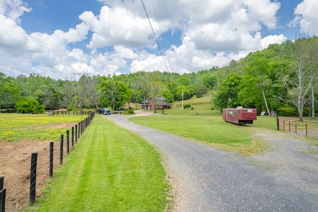 13546 Campbellsville Rd, Lynnville, TN 38472