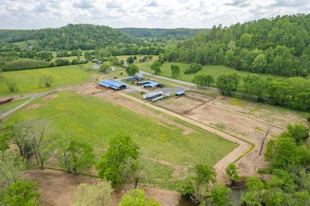 13546 Campbellsville Rd, Lynnville, TN 38472