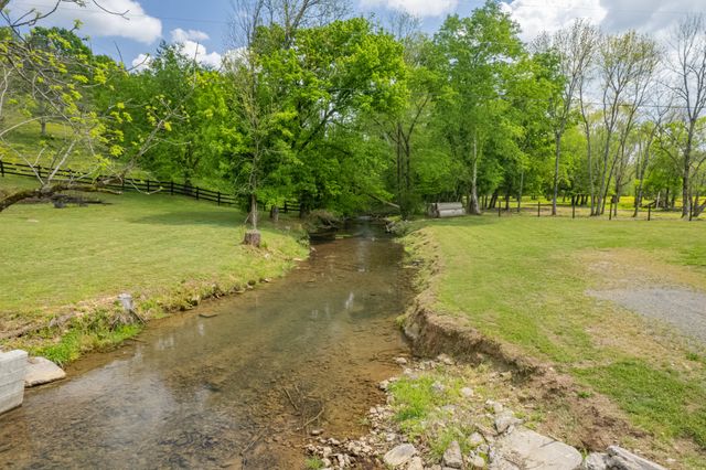 13546 Campbellsville Rd, Lynnville, TN 38472