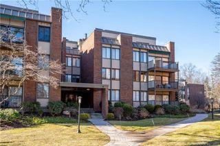 795 Prospect Avenue B-5, West Hartford, CT 06105