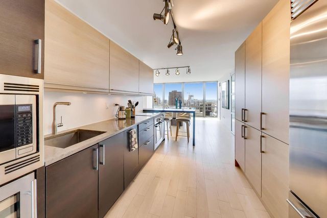 2 E Erie Street 3005, Chicago, IL 60611