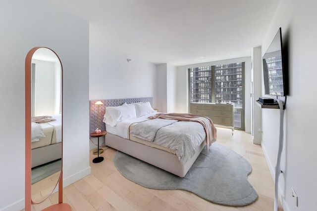 2 E Erie Street 3005, Chicago, IL 60611