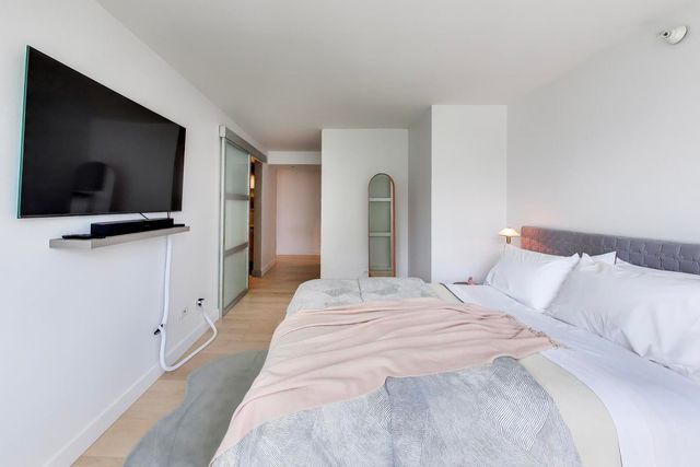 2 E Erie Street 3005, Chicago, IL 60611