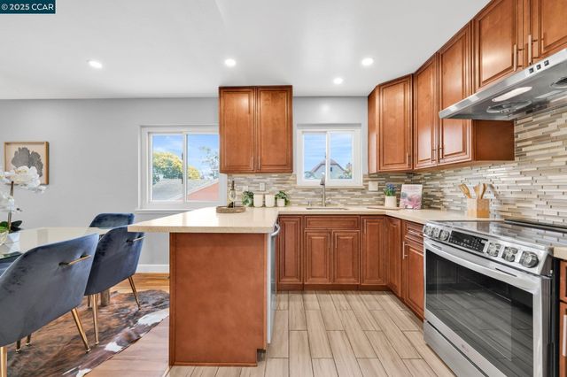 527 30Th St, Richmond, CA 94804