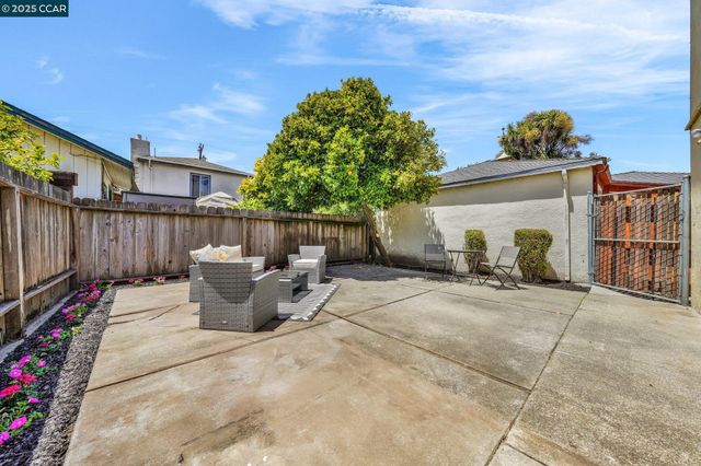 527 30Th St, Richmond, CA 94804