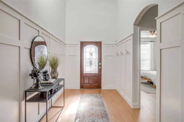 301 Sunspike Court, Burleson, TX 76028