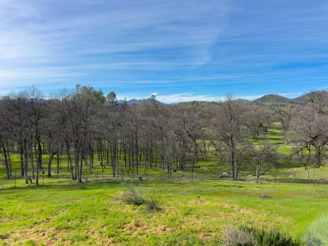 13672 Twin Lakes Lane, Redding, CA 96003