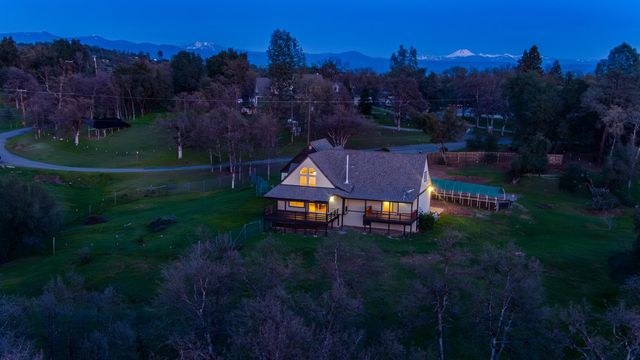 13672 Twin Lakes Lane, Redding, CA 96003