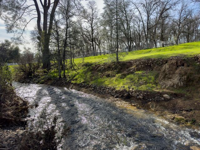 13672 Twin Lakes Lane, Redding, CA 96003