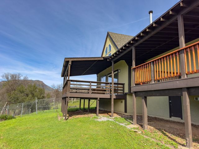 13672 Twin Lakes Lane, Redding, CA 96003