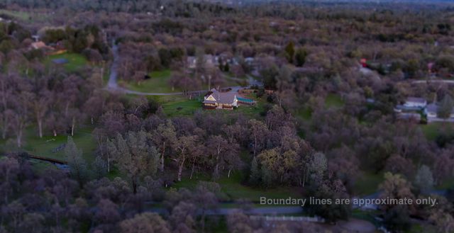 13672 Twin Lakes Lane, Redding, CA 96003