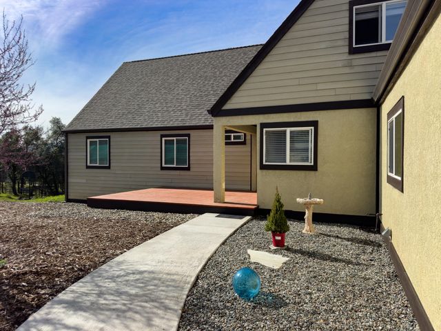 13672 Twin Lakes Lane, Redding, CA 96003