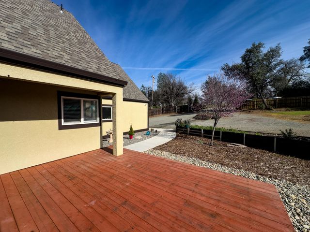 13672 Twin Lakes Lane, Redding, CA 96003