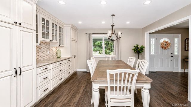 9 Huckleberry Lane, East Setauket, NY 11733