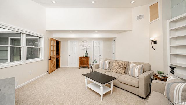 9 Huckleberry Lane, East Setauket, NY 11733