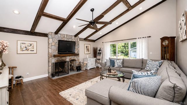 9 Huckleberry Lane, East Setauket, NY 11733