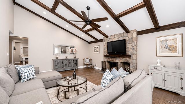 9 Huckleberry Lane, East Setauket, NY 11733