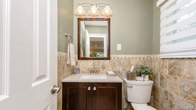 9 Huckleberry Lane, East Setauket, NY 11733