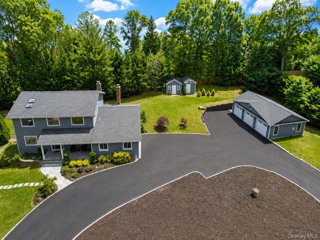 9 Huckleberry Lane, East Setauket, NY 11733