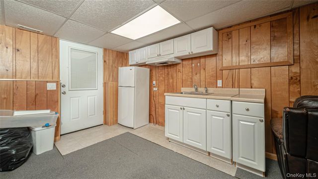 9 Huckleberry Lane, East Setauket, NY 11733