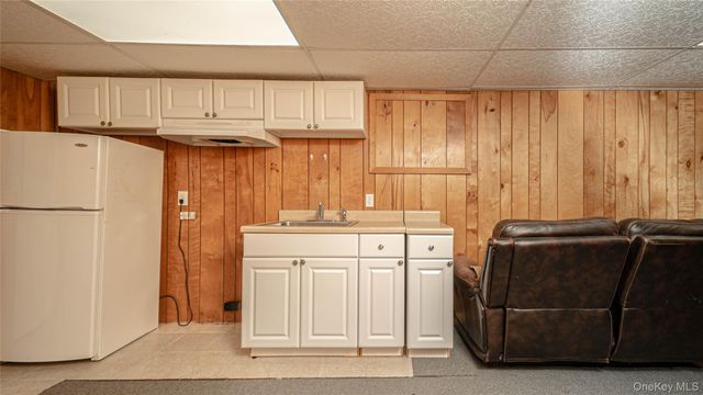9 Huckleberry Lane, East Setauket, NY 11733