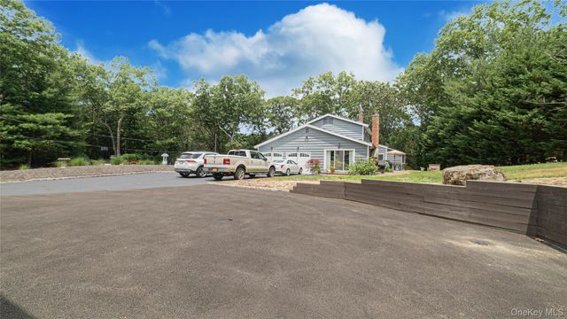 9 Huckleberry Lane, East Setauket, NY 11733