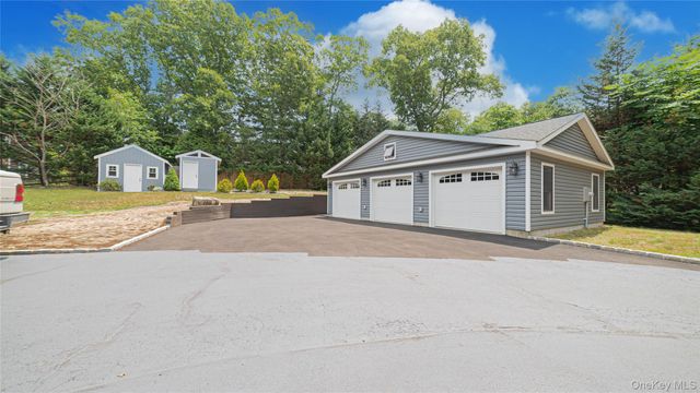 9 Huckleberry Lane, East Setauket, NY 11733