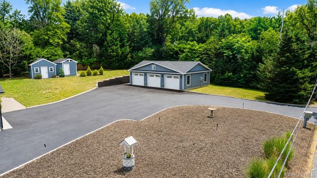 9 Huckleberry Lane, East Setauket, NY 11733